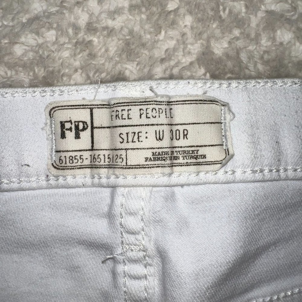 Free People White Distressed Jeans Size 30R - Picture 3 of 4